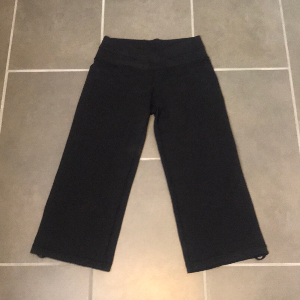 Lululemon black crop pants